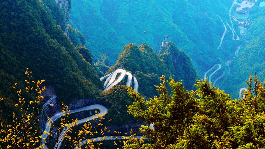 99-Bend Mountain Road for Tianmen Mountain National Forest Park travel