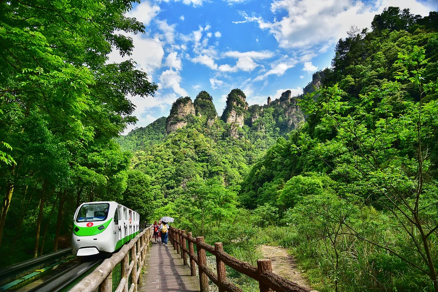 Ten-Mile Gallery scenic route in Zhangjiajie National Forest Park
