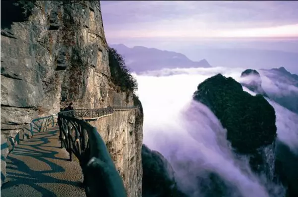 Tianmen Mountain cliffside walkway route for Zhangjiajie travelers