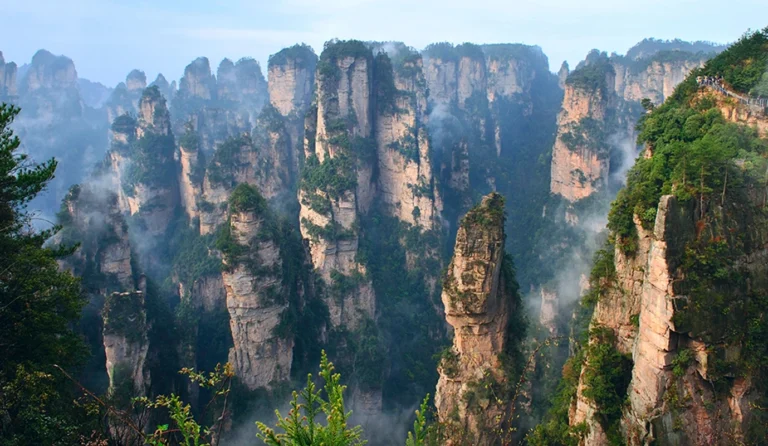 Tianzi Mountain sandstone pillars for Zhangjiajie National Forest Park travel
