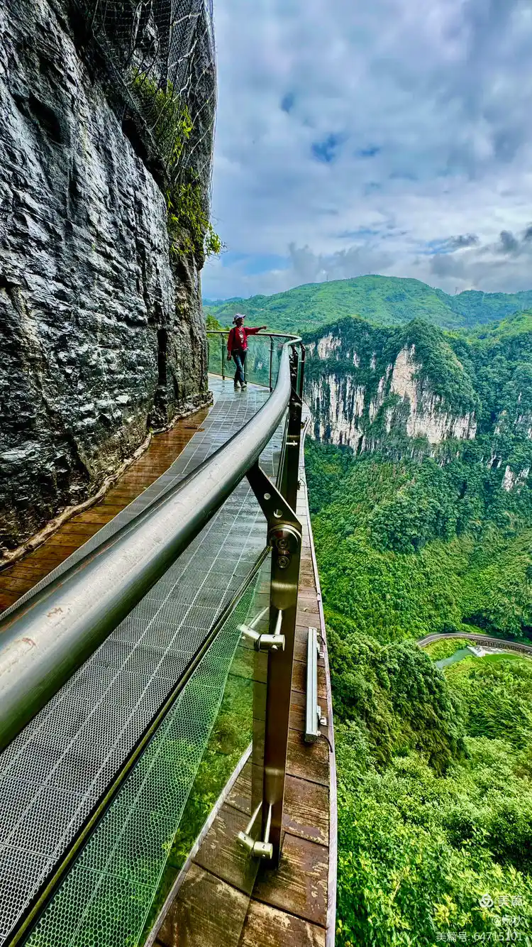 Aizhai Wonders Tourist Area cliff walkway and transport timing
