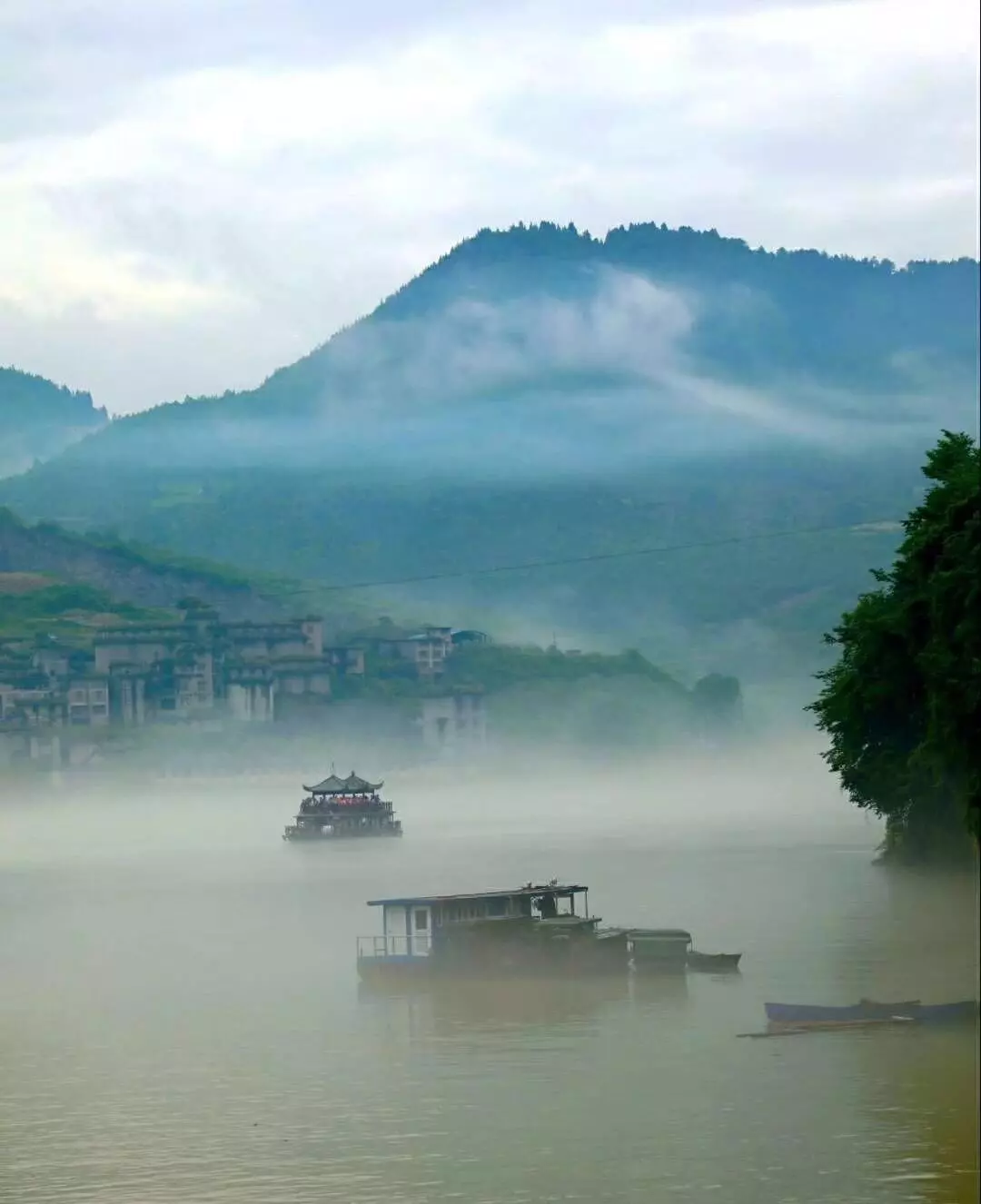 Furong Ancient Town misty river view and Xiangxi route planning
