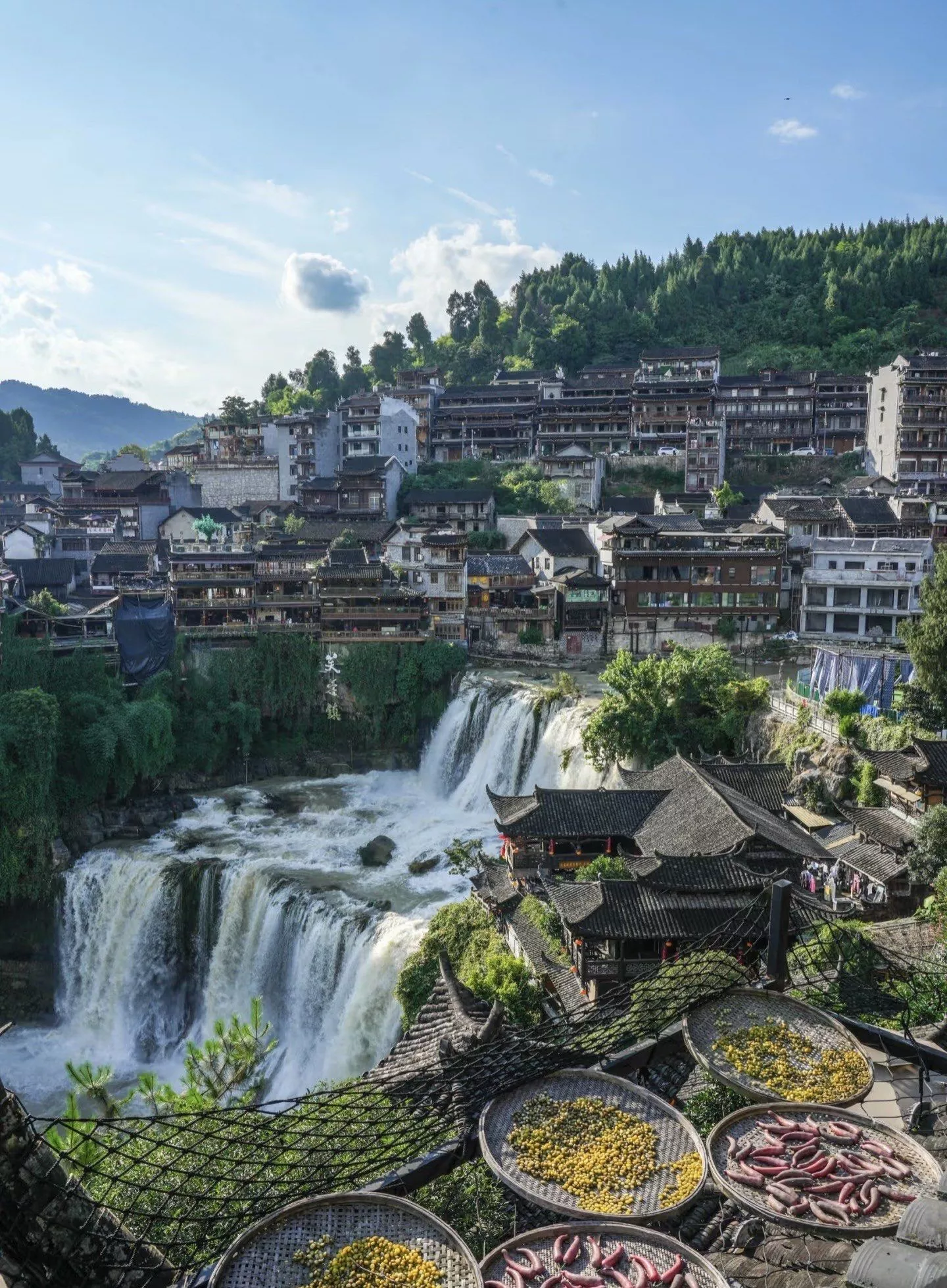Furong Ancient Town Guide: 2026 Waterfall Night View and Route Tips