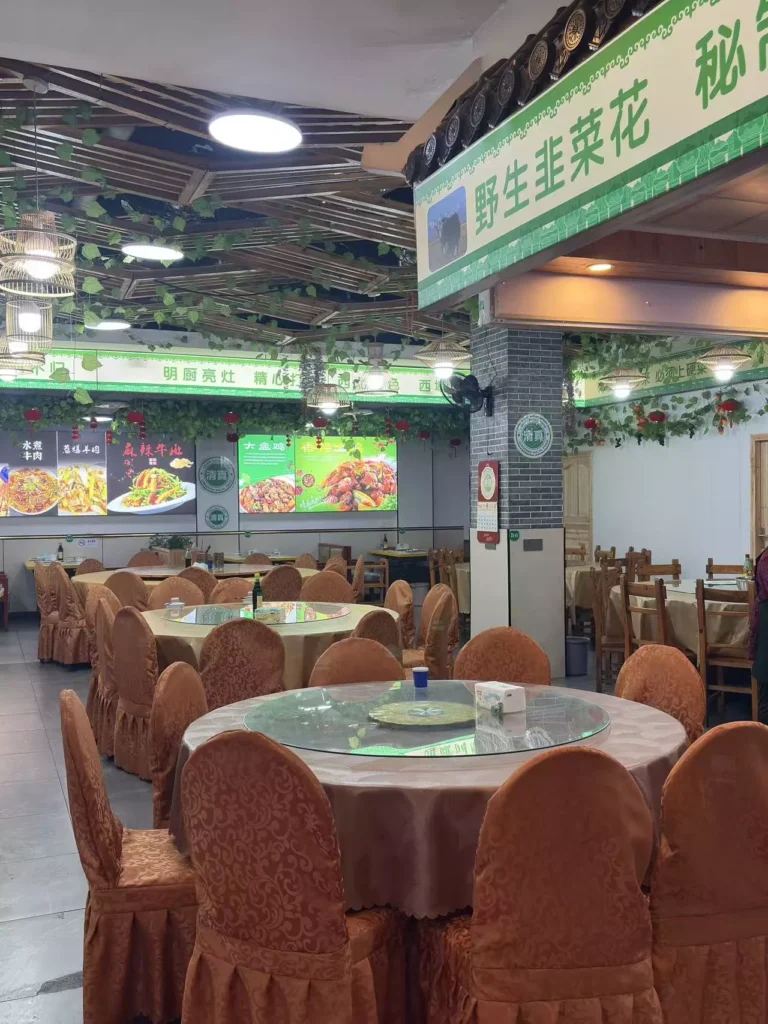 Halal Restaurants in Zhangjiajie dining area for Muslim families and groups