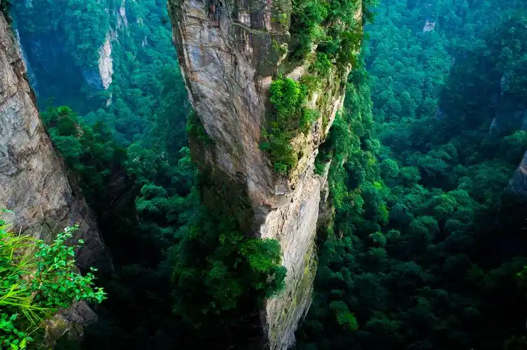 zhangjiajie city mountain scenery with sandstone cliffs, forest valleys and Muslim-friendly travel planning