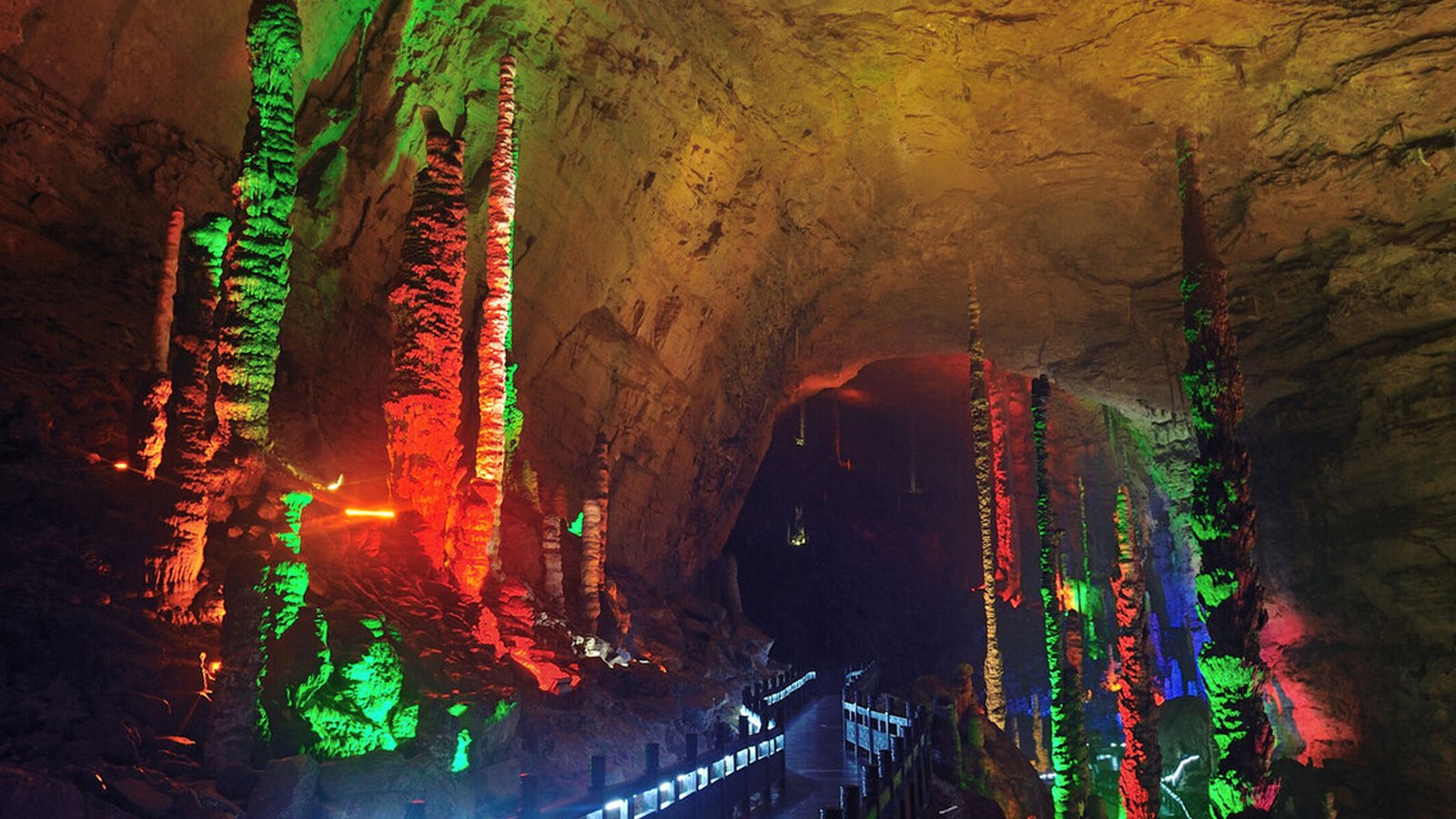 Huanglong Cave illuminated stalagmite hall and main scenic highlights