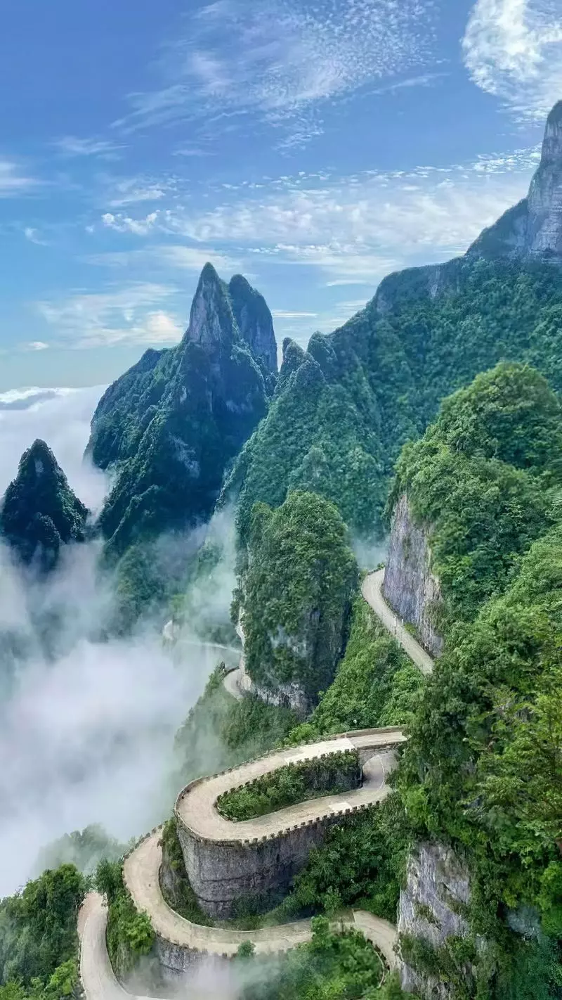 Zhangjiajie Tianmen Mountain winding road and route planning scenery