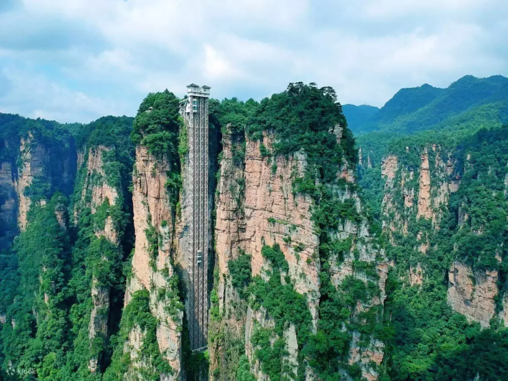 zhangjiajie national forest park tour with Bailong Elevator among sandstone peaks