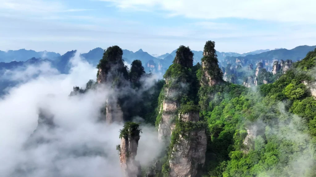 zhangjiajie national forest park tour with Tianzi Mountain peaks and misty clouds