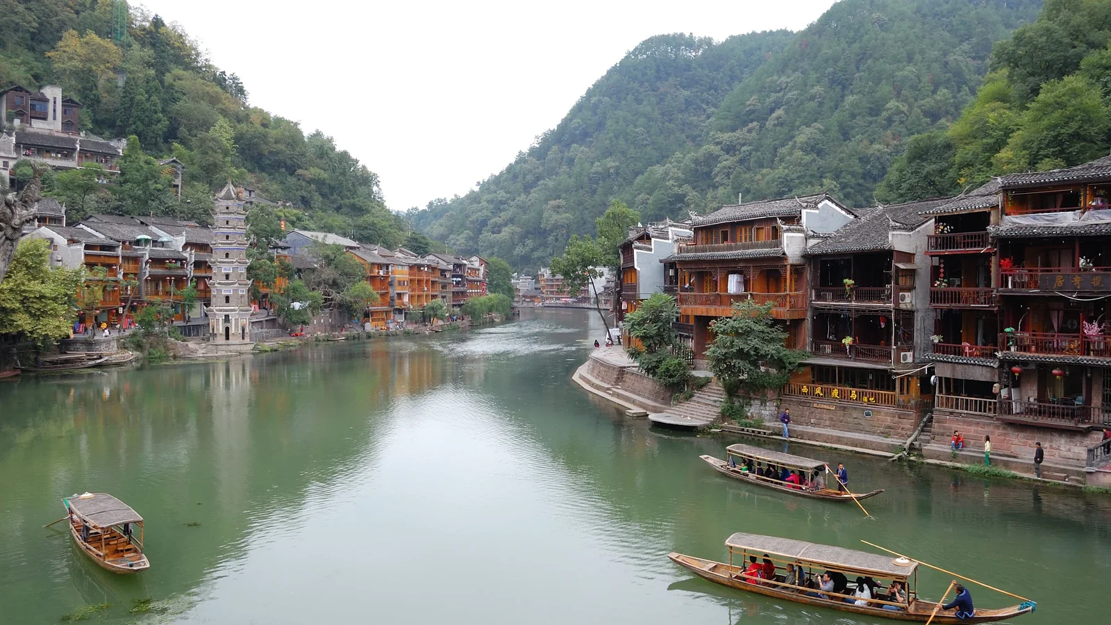 Fenghuang Ancient Town route planning view for Zhangjiajie transfer travelers