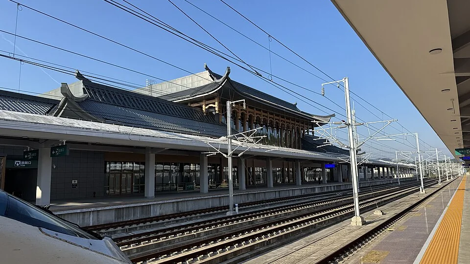 Furong Ancient Town route planning with Furong Railway Station transfer view