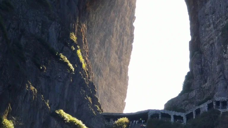 halal food near Tianmen Mountain planning with Tianmen Mountain cave and mountain route scenery