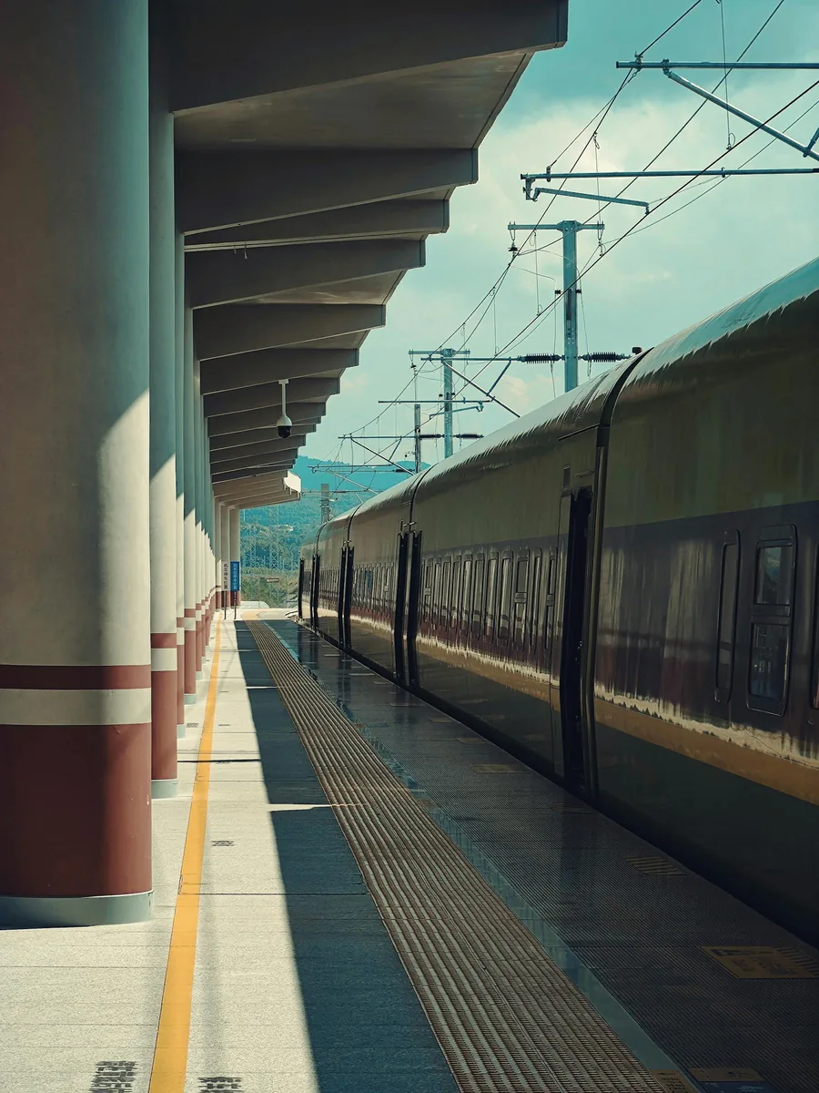 zhangjiajie itinerary transport planning with a train platform for overseas travelers connecting Zhangjiajie and Xiangxi
