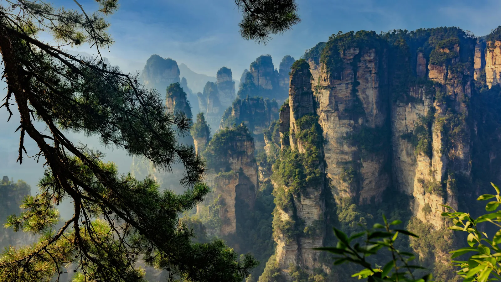 Halal food in Zhangjiajie planning for Zhangjiajie National Forest Park sandstone pillars
