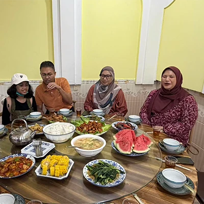 Yusuf and family gathered around a meal during their China tour