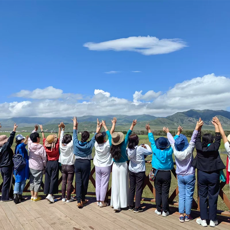 Ladies tour group enjoying the scenery on a HalalChinaTrips China route