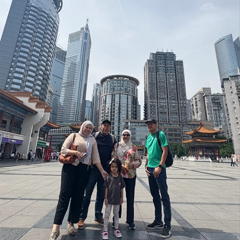 Muslim family on a HalalChinaTrips Xi'an tour