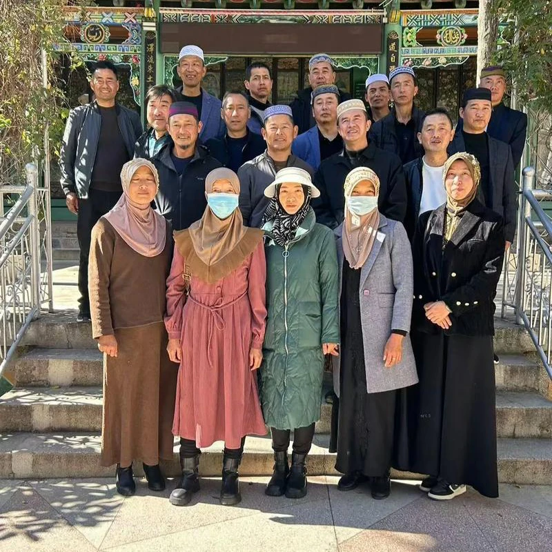 Muslim travelers dining at a verified halal restaurant in Guiyang