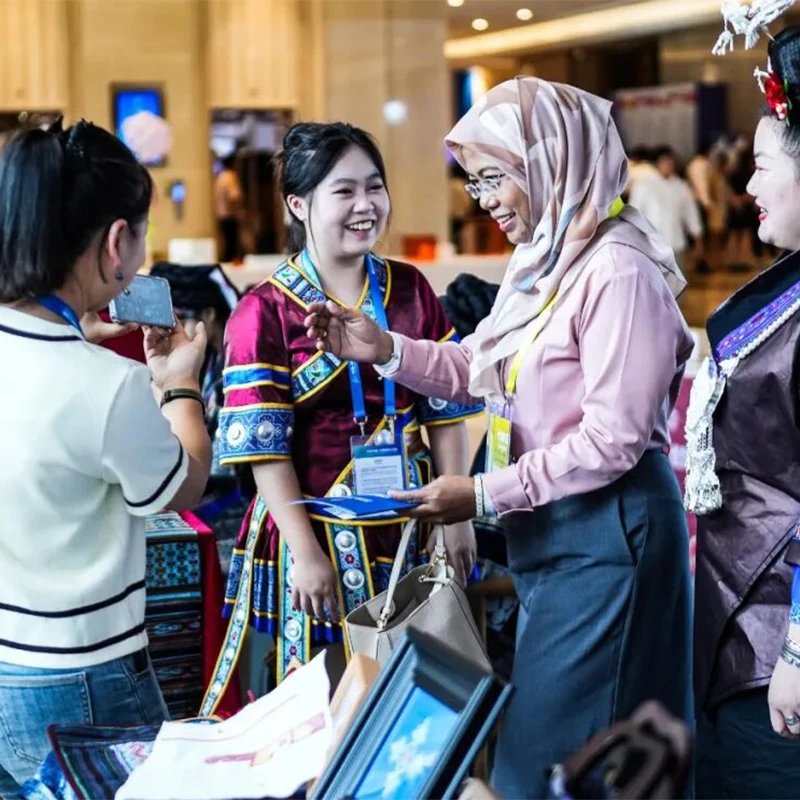 Muslim travelers dining at a verified halal restaurant in Harbin