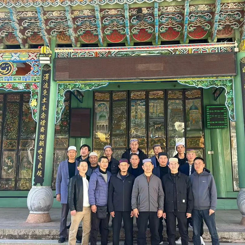 Muslim travelers on a Beijing group tour with HalalChinaTrips