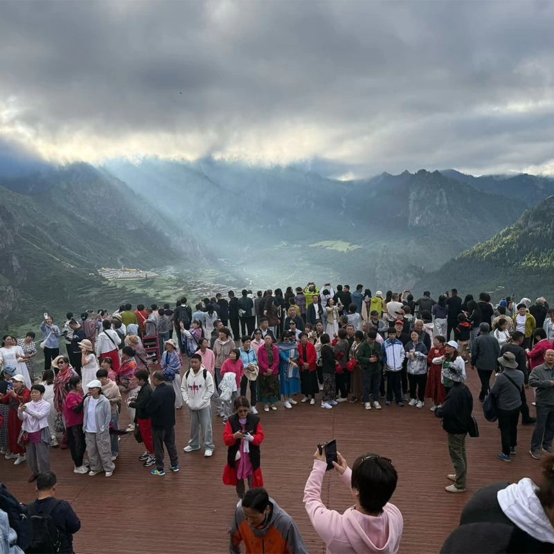 Muslim travelers on a Guilin group tour with HalalChinaTrips