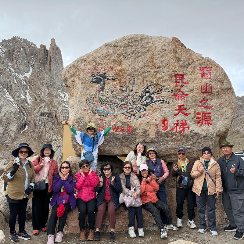 Tour group photo during a HalalChinaTrips China route