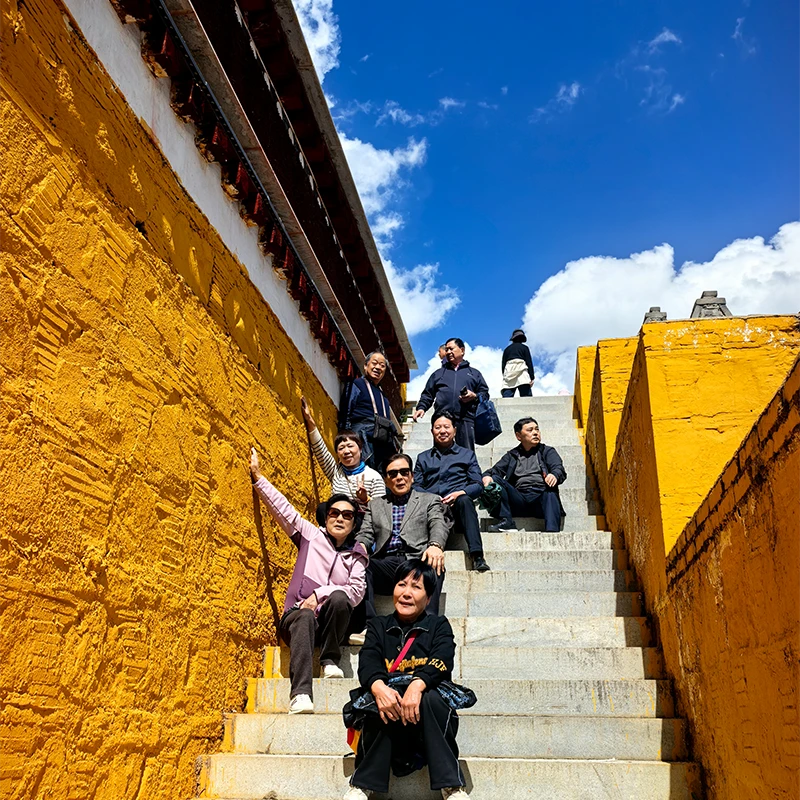 Tour group on the temple steps during a HalalChinaTrips China route
