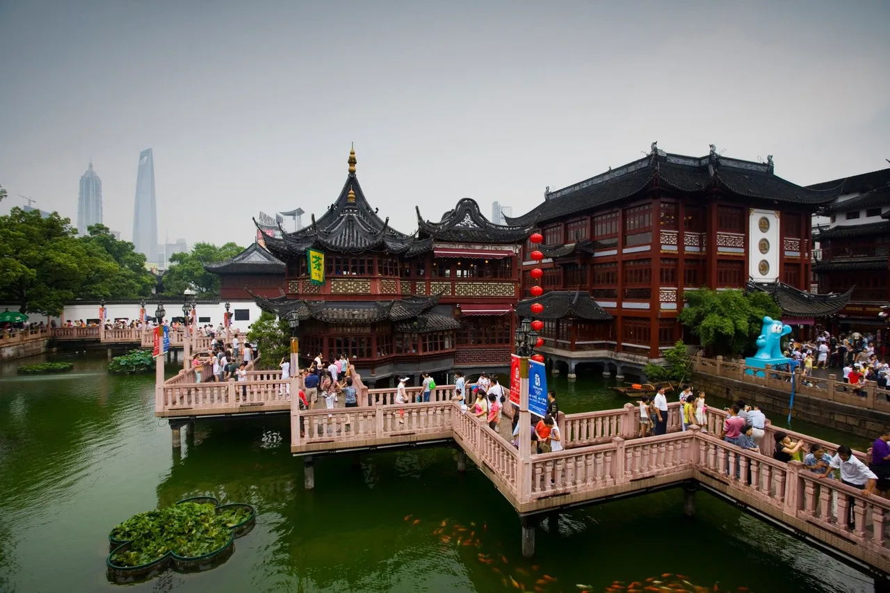 Yu Garden bazaar and Huxinting teahouse in Shanghai Old City near the mosque district