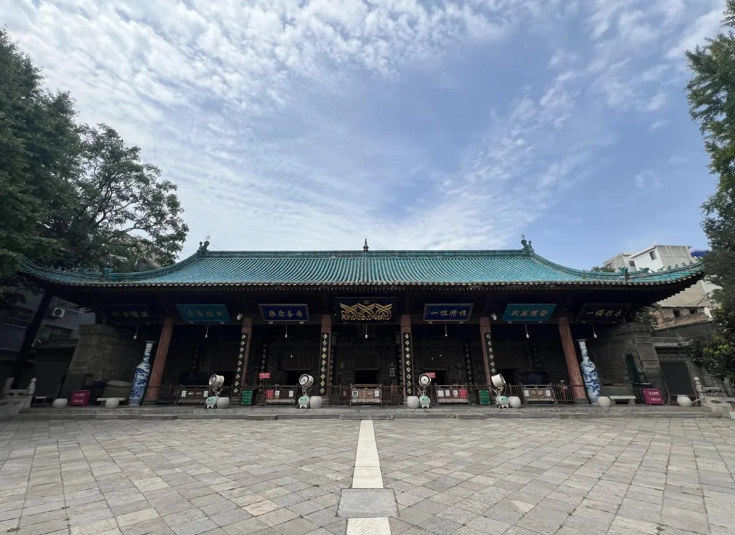 Prayer hall of the Great Mosque of Xi'an with turquoise tiled roof and Chinese courtyard architecture